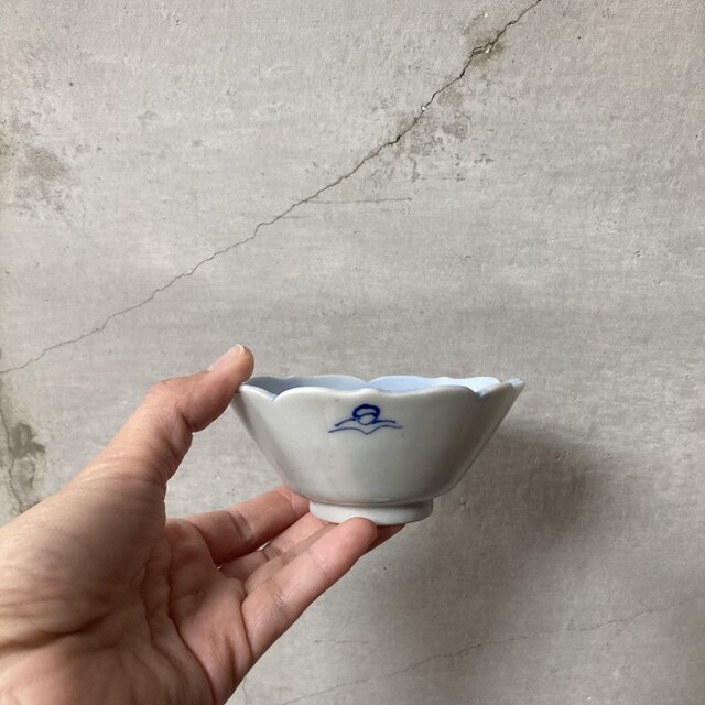 波千鳥の小鉢 うつわ 染付 輪花鉢 | iichi 日々の暮らしを心地よくする