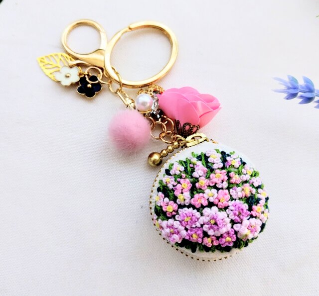 鳥＆花柄★ブルー　マカロンポーチ　マカロンケース　キーホルダー　ハンドメイド ピンクの小花②刺繍マカロンポーチキーホルダーのコピー | iichi 日々