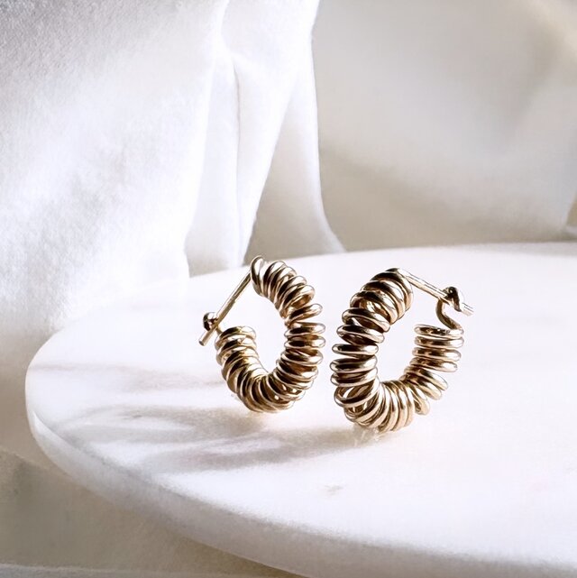 14kgf Coil キャッチレスフープピアス | iichi 日々の暮らしを心地よく