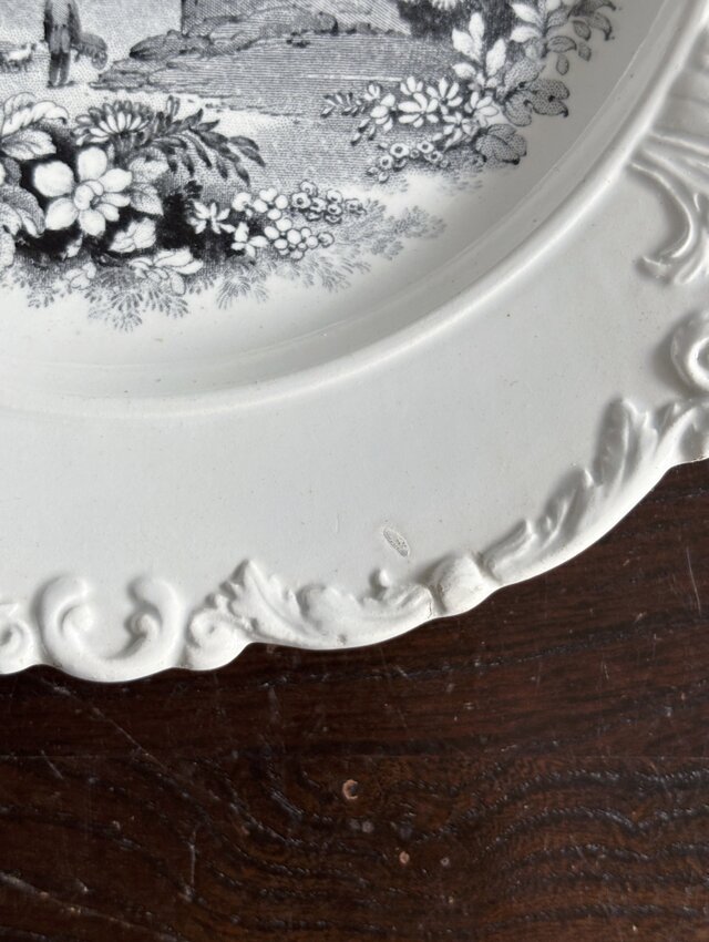 D.Johnston Bordeaux ロココ様式 グリザイユ レリーフ 平皿 22cm