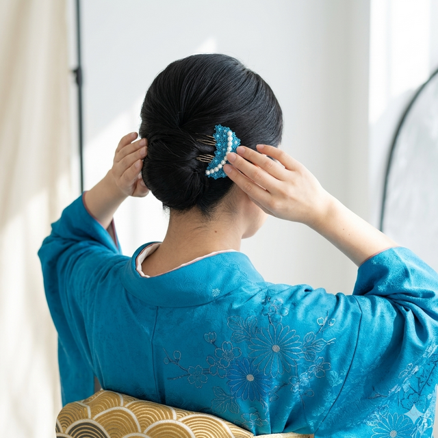 ヘアコーム 】 露草色｜浴衣・夏着物に 涼やかな水色のつまみ細工髪