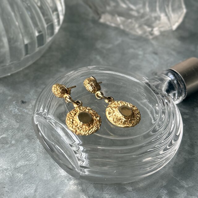 P799-ヴィンテージピアス U.S.A. 1980's Gold Textured Drop | iichi
