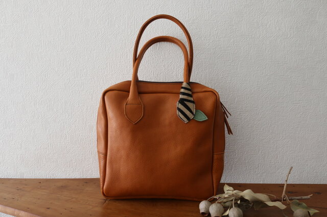 キャメルカラーのボストンbag | iichi 日々の暮らしを心地よくする