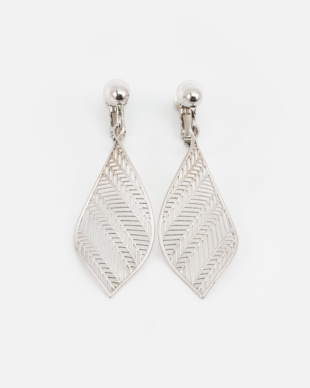 SV Leaf Hook Earrings｜リーフフックピアス・イヤリング | iichi 日々