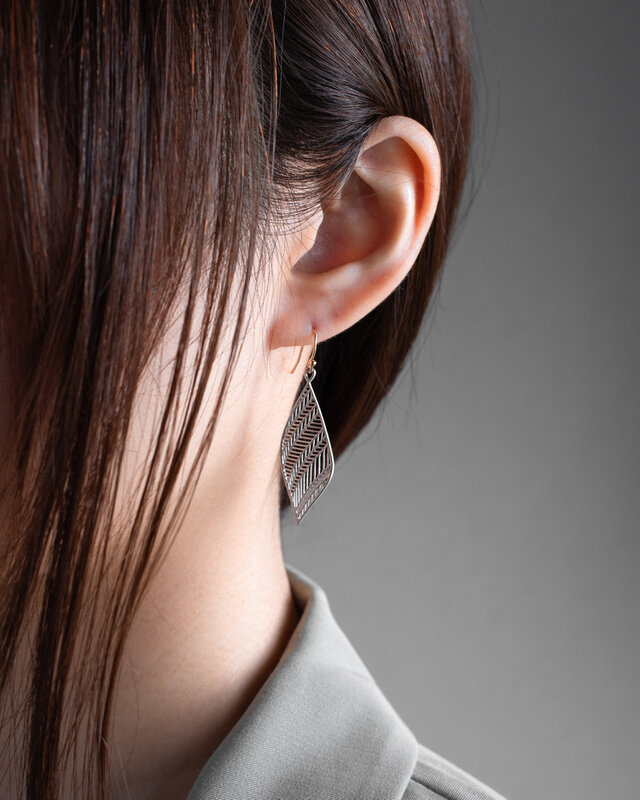 SV Leaf Hook Earrings｜リーフフックピアス・イヤリング | iichi 日々