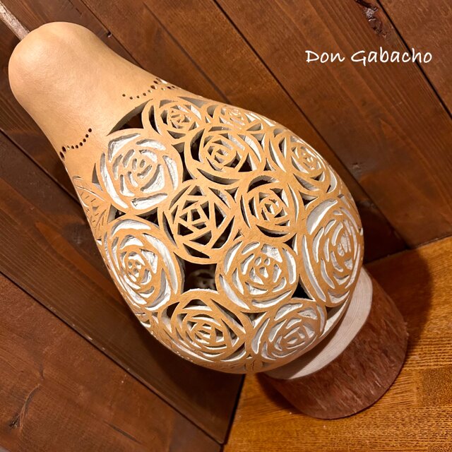 ひょうたんランプ☆薔薇と蝶 | iichi 日々の暮らしを心地よくする