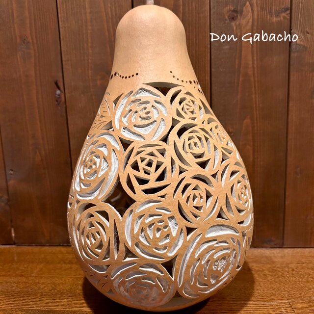ひょうたんランプ☆薔薇と蝶 | iichi 日々の暮らしを心地よくする