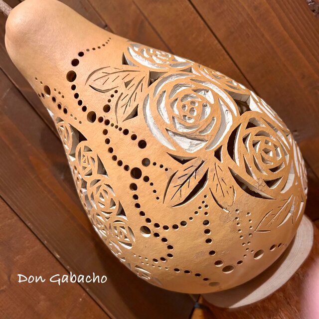 ひょうたんランプ☆薔薇と蝶 | iichi 日々の暮らしを心地よくする