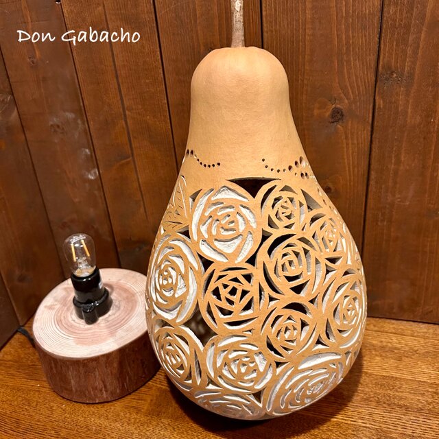 ひょうたんランプ☆薔薇と蝶 | iichi 日々の暮らしを心地よくする