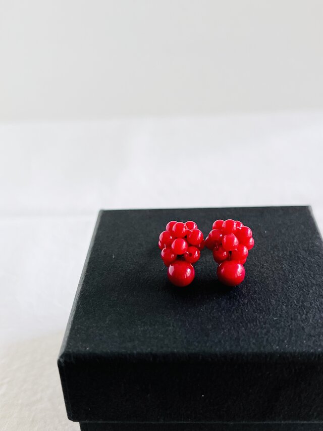 天然石刺繍／ピアス】つぶつぶ赤珊瑚×maru赤珊瑚 | iichi 日々の暮らし 