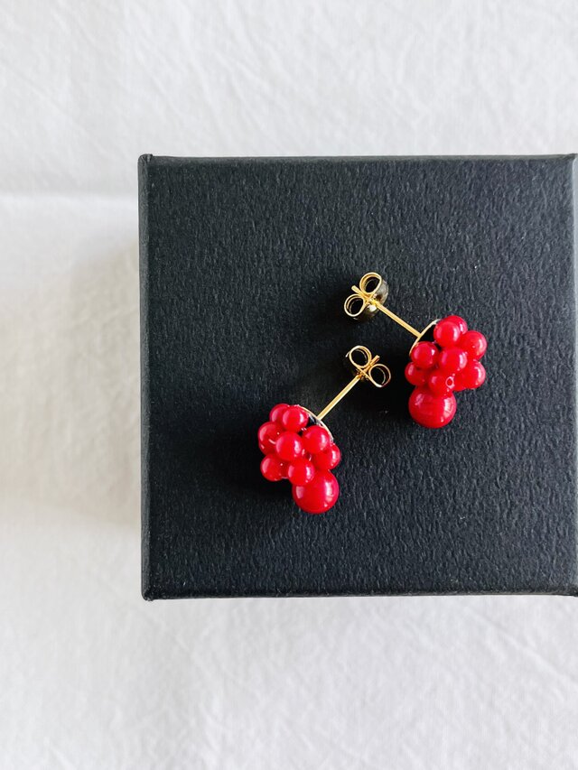 天然石刺繍／ピアス】つぶつぶ赤珊瑚×maru赤珊瑚 | iichi 日々の暮らし
