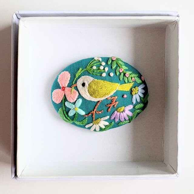 ことりと草花の刺繍ブローチ(botanical）#49 | iichi 日々の暮らしを