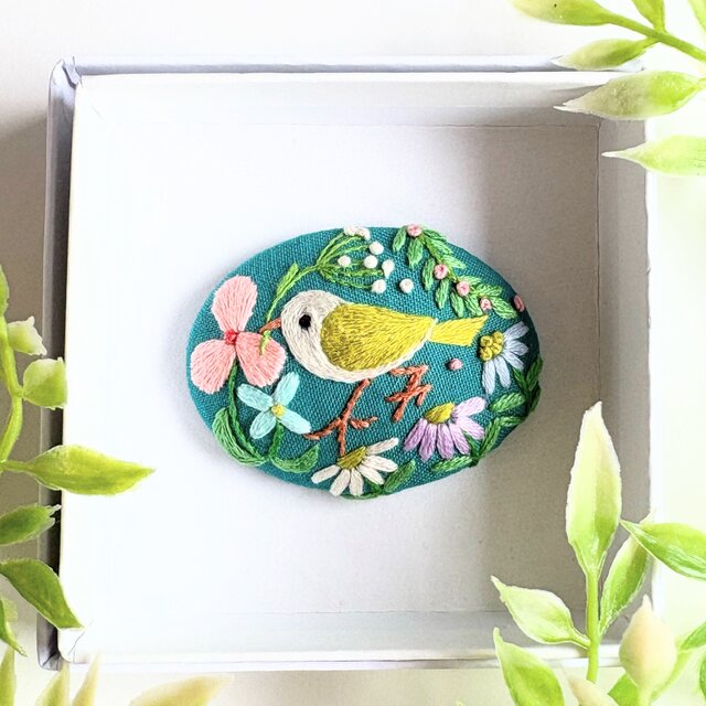 ことりと草花の刺繍ブローチ(botanical）#49 | iichi 日々の暮らしを