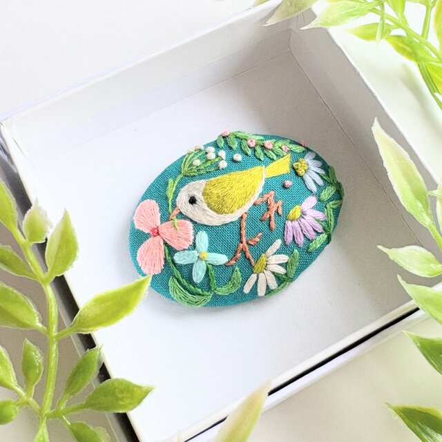 ことりと草花の刺繍ブローチ(botanical）#49 | iichi 日々の暮らしを