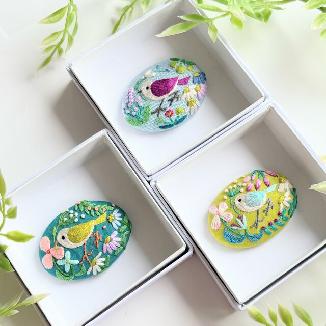 ことりと草花の刺繍ブローチ(botanical）#49 | iichi 日々の暮らしを