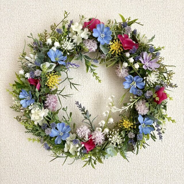 グリーンと花々のリース エアリー＊風にそよぐ草花のリース | iichi 日々の暮らしを心地よく