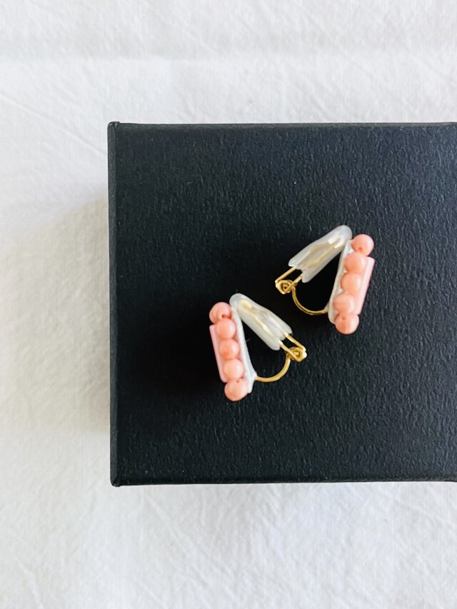 天然石刺繍／イヤリング】ピンク珊瑚×つぶつぶピンク珊瑚 | iichi 日々 