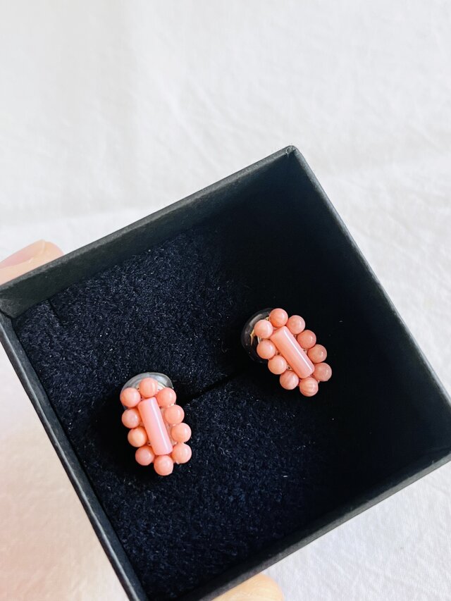 天然石刺繍／イヤリング】ピンク珊瑚×つぶつぶピンク珊瑚 | iichi 日々