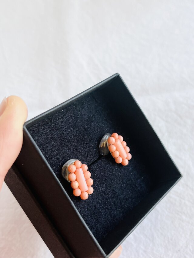 天然石刺繍／イヤリング】ピンク珊瑚×つぶつぶピンク珊瑚 | iichi 日々 