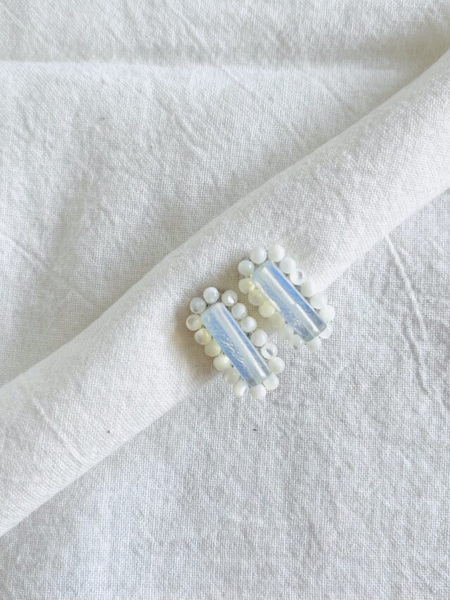 天然石刺繍／イヤリング】ムーンストーン×マザーオブパール | iichi 