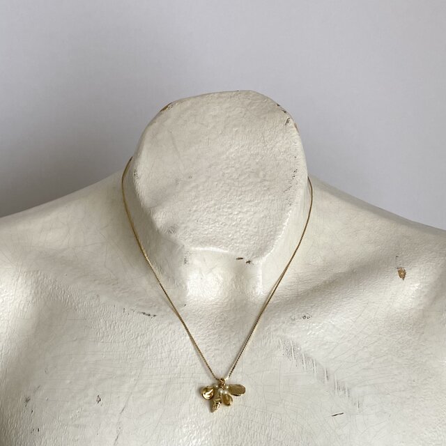 Vintage 50s-60s USA CROWN TRIFARI shell pearl necklace | iichi