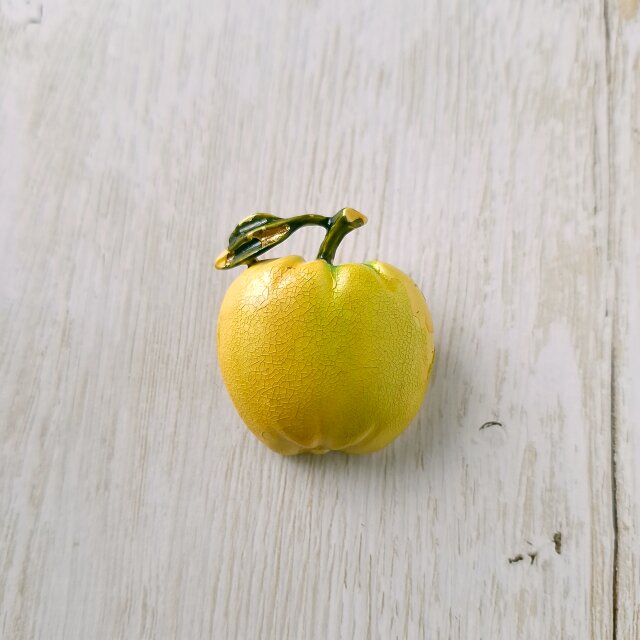 yellow apple vintage brooch ヴィンテージブローチ | iichi 日々の