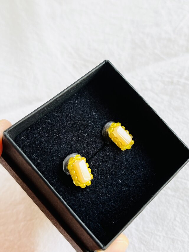 天然石刺繍／イヤリング】イエロージェード×イエローアゲート | iichi 