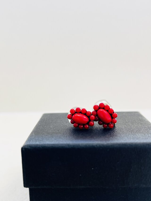 天然石刺繍／イヤリング】赤珊瑚×つぶつぶ赤珊瑚 | iichi 日々の暮らし 