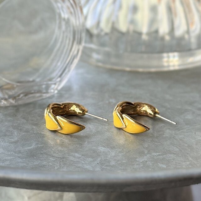 P803-ヴィンテージピアス U.S.A. 1980's Mustard Yellow Enamel Hoop