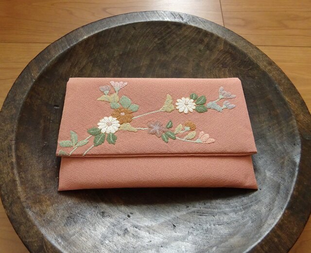 相良刺繍を楽しむお懐紙入れ（壱） | iichi 日々の暮らしを心地よく