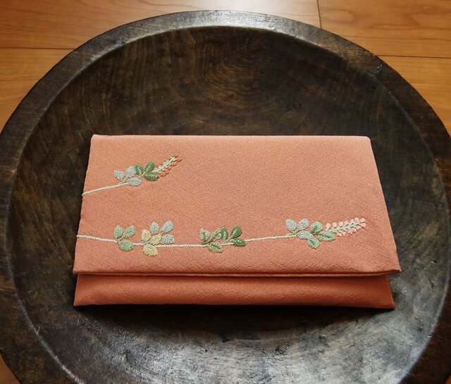 相良刺繍を楽しむお懐紙入れ（弐） | iichi 日々の暮らしを心地よく