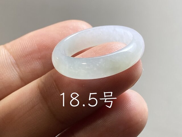 L18-93 氷糯種 薄白緑 18.5号 ミャンマー産 A貨 本翡翠 くりぬき