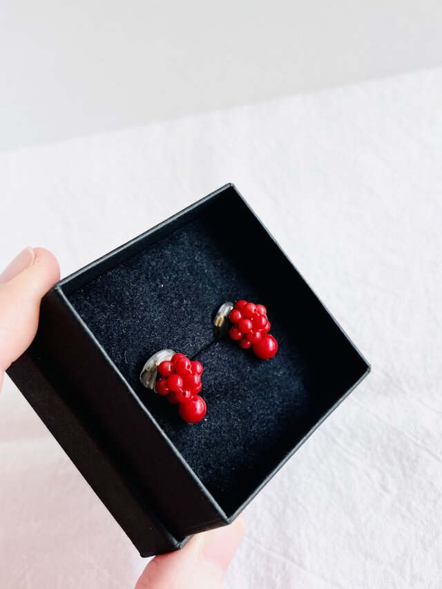 天然石刺繍／イヤリング】つぶつぶ赤珊瑚×maru赤珊瑚 | iichi 日々の 