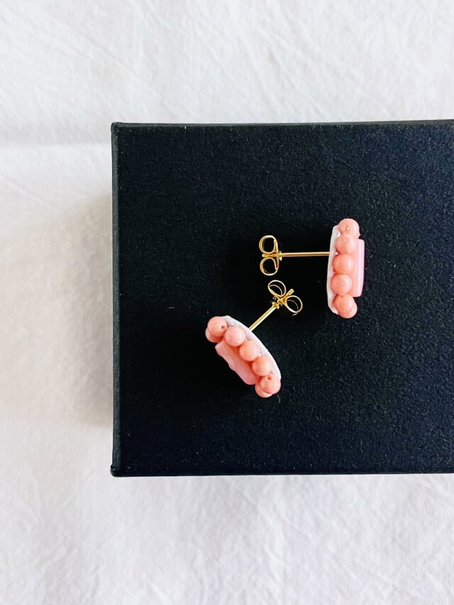 天然石刺繍／ピアス】ピンク珊瑚×つぶつぶピンク珊瑚 | iichi 日々の 