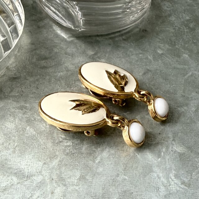 Y1253-ヴィンテージイヤリング U.S.A. 1980's Cream Enamel & Gold