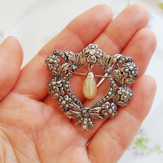 AVON Romantic Renaissance エイボン フェイクパール フラワーリース