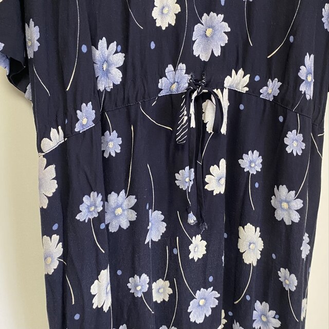 Vintage 80s-90s USA retro botanical flower navy blue one long