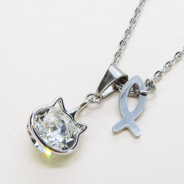可愛い猫フレームのスワロフスキー（9色選択）と魚のチャームの大人
