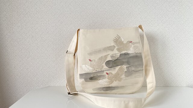 白い鳥が舞う 帯リメイクショルダーバッグ | iichi 日々の暮らしを