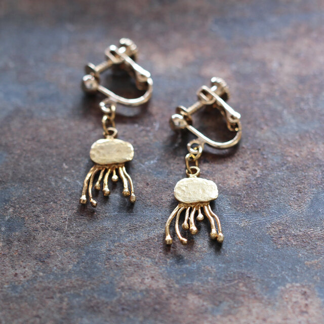 ちいさいくらげ｜ピアス｜イヤリング｜P436 | iichi 日々の暮らしを