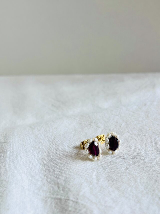 天然石刺繍／ピアス】ガーネット×淡水パール | iichi 日々の暮らしを