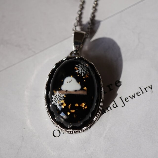 天然石黒瑪瑙(オニキス)とシマエナガのペンダント ネックレス 金箔 24K 