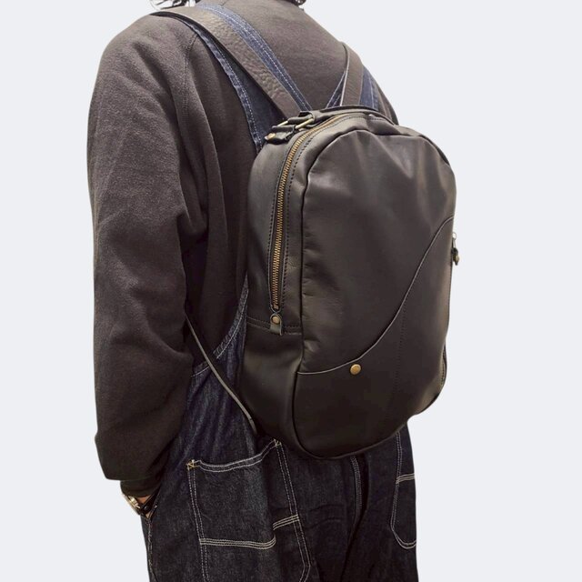 雨でも安心 A4対応 軽量レザーリュック ブラック【nl001】 | iichi