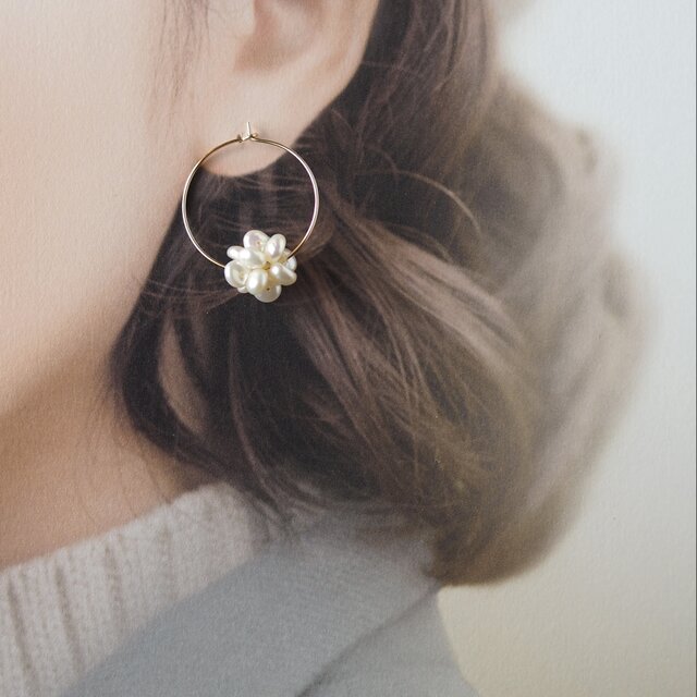 花咲く淡水パールボール＊14kgf フープピアス | iichi 日々の暮らしを