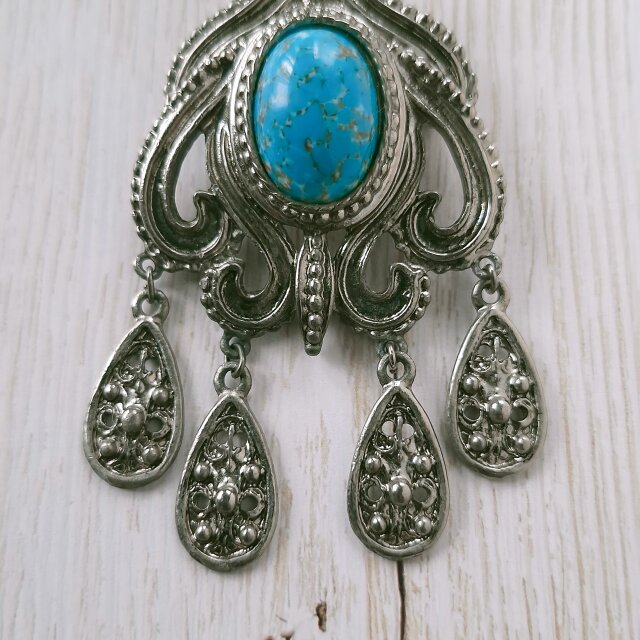 bohemian faux turquoise dangle ヴィンテージブローチ | iichi 日々の bohemian faux turquoise dangle ヴィンテージブローチ | iichi 日々の