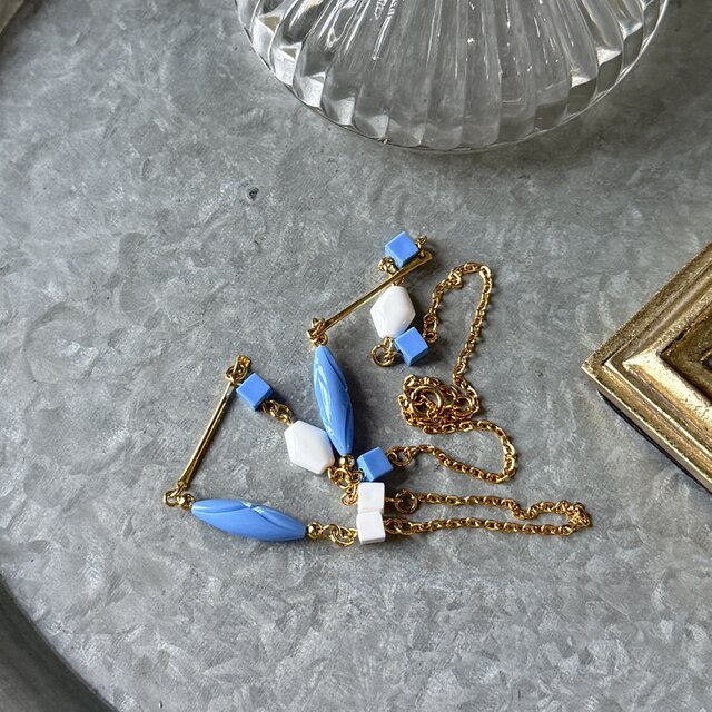 N326-ヴィンテージネックレス U.S.A. 1970-80s Light Blue & White