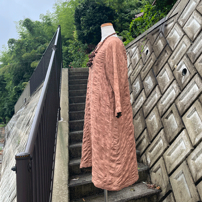 柿渋染めコクーンワンピース24045 | iichi 日々の暮らしを心地よくする