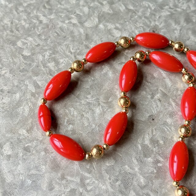 N327-ヴィンテージネックレス U.S.A. 1960-70's Cherry Red Oval Bead
