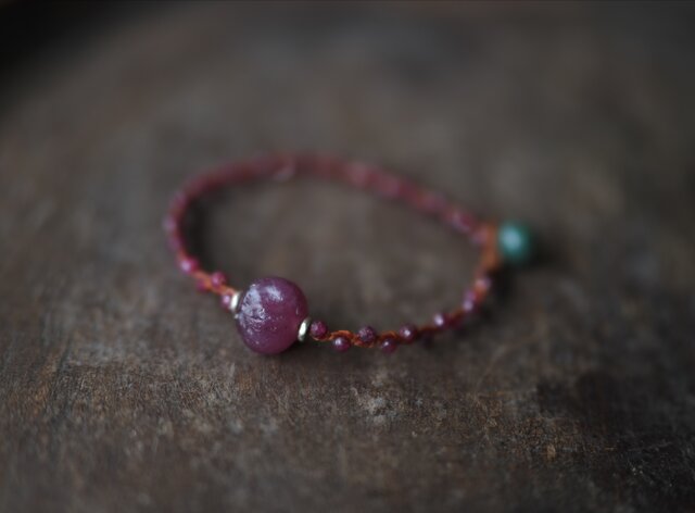 【Ruby】ソルベトーンクォーツのゴムブレスレット rough ruby- braid bracelet *allergy_free | iichi 日々の暮らしを