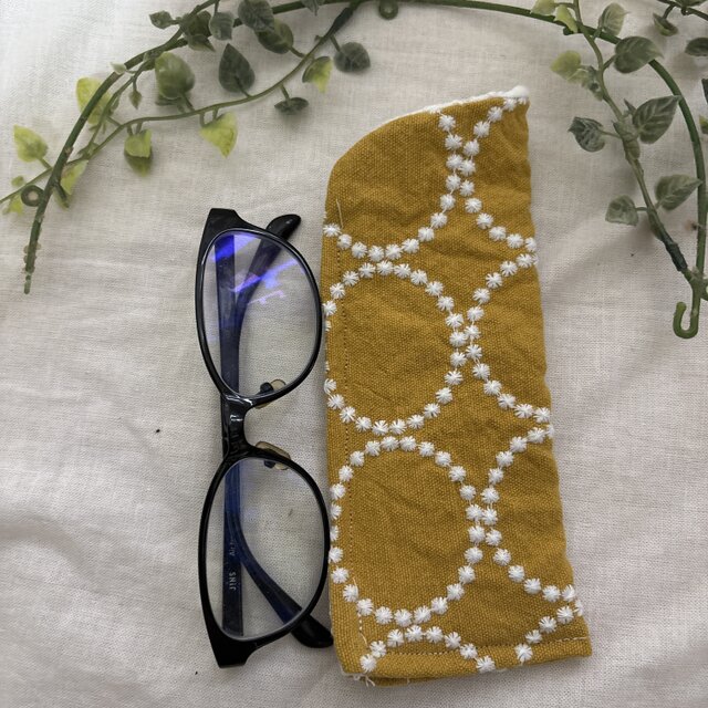 ハンドメイド♡メガネケース♡リネンイエローサークル刺繍柄♡♡普通